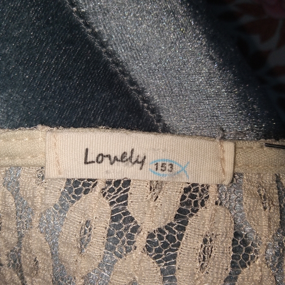 Lovely sheer top - Picture 9 of 10